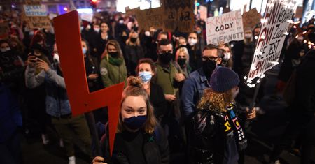 "Strajk kobiet to polityczni kosmici". Tak twierdzi poseł Kamil Bortniczuk