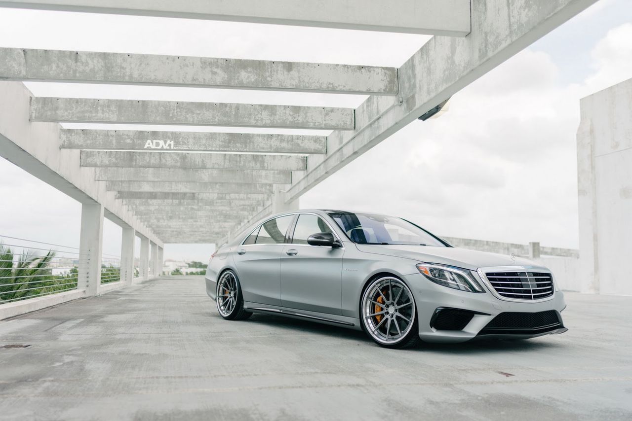 Mercedes S63 AMG na felgach ADV.1