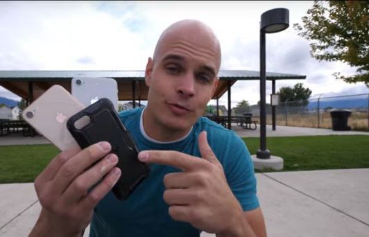 iPhone 8 w testach ujawnia podatny na zarysowania ekran, odporność na odkształcenia i wytrzymałe szkło obudowy