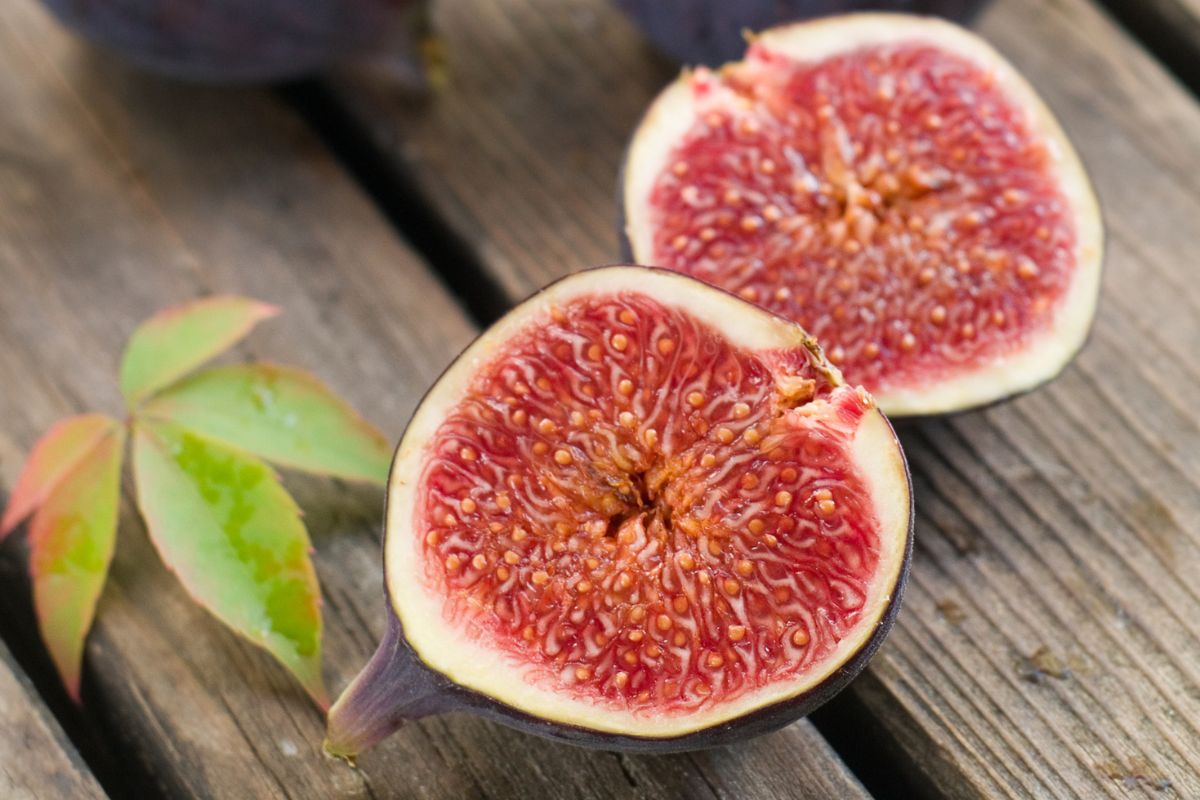 How to Eat a Fig (Fresh & Dried)