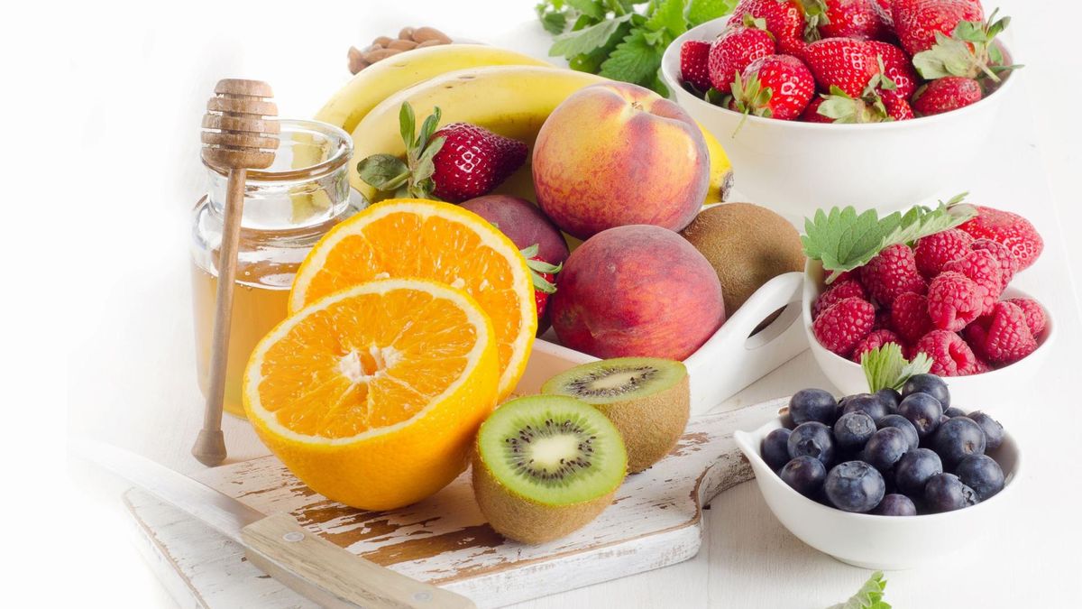 Źródłem fruktozy są owoce, miód i nektar kwiatów.