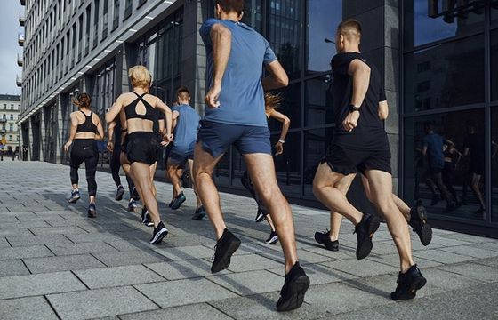 W nowej odsłonie kampanii #Jestem4F marka rekrutuje sportowy team