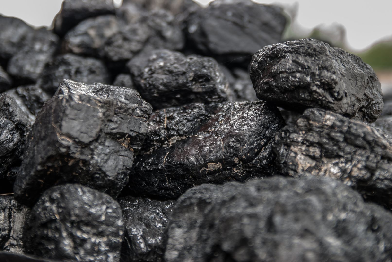 Ceny węgla spadają, ale powód obniżki może niepokoić