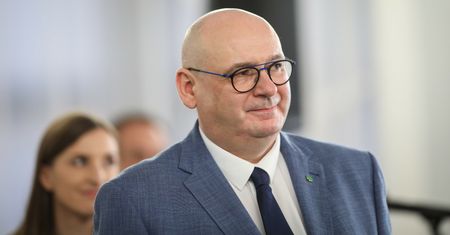 Kogo winić za puste portfele Polaków? Polityk wyśmiewa Morawieckiego