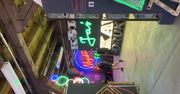 Warszawa: Miasto rozświetla nowy neon. Hasło ma wywoływać uśmiech na twarzy