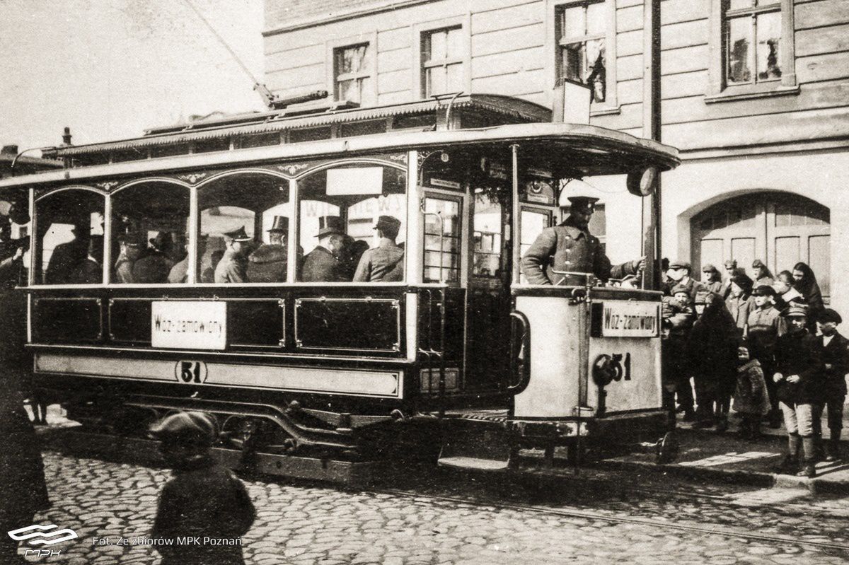 Media ostrzegały mieszkańców o ich prędkości. 127 lat temu na ulice Poznania wyjechały pierwsze tramwaje elektryczne