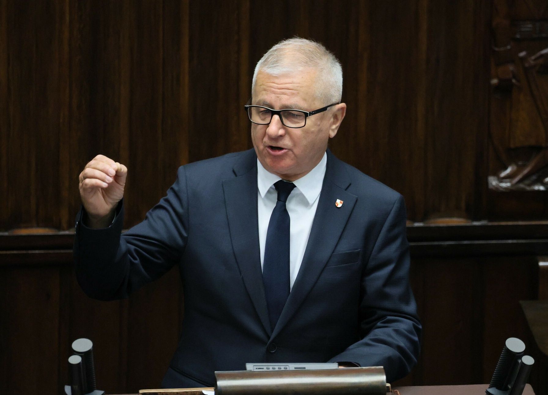 Poseł od Brauna unikał odpowiedzi. Hołownia zadał takie pytanie