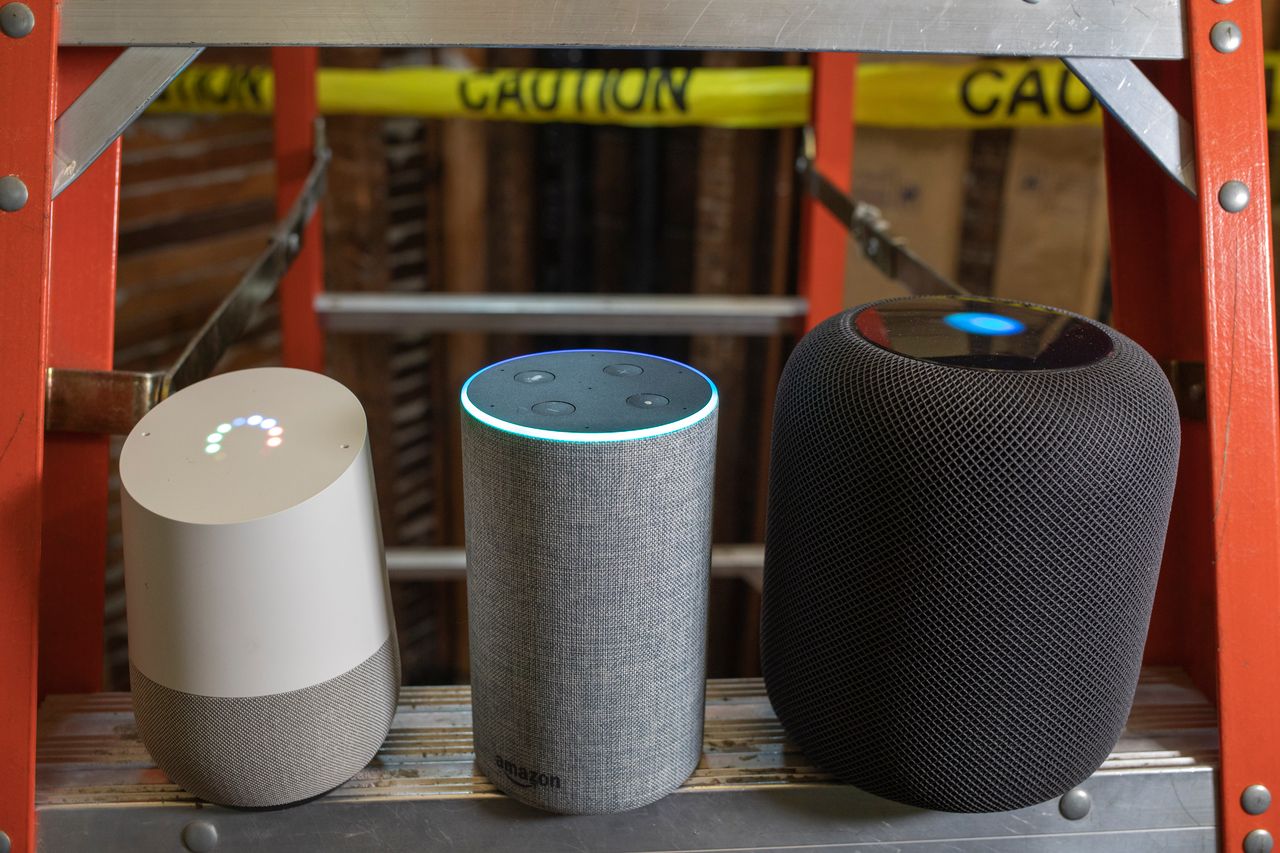 Google Home, Alexa i Siri są podatne na "atak laserem", fot. Getty Images