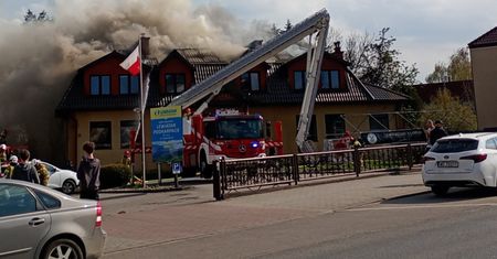 Pożar restauracji "Stary Młyn" w Dębicy. Przyczyna nie jest znana
