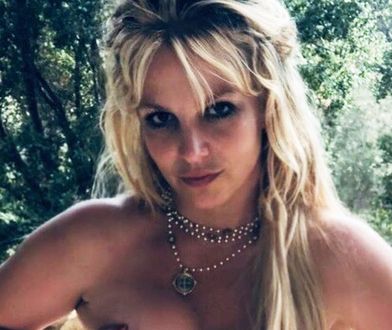 Britney Spears pozuje topless w łazience. Publikuje zdjęcia i nagranie