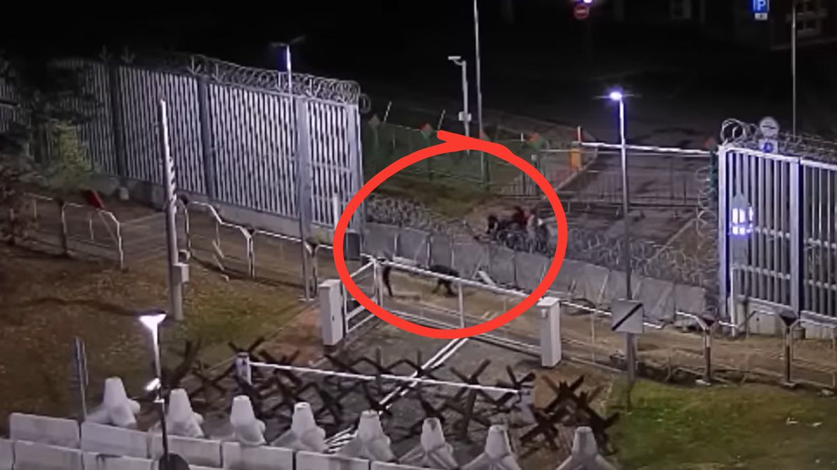 Migranci użyli drabiny, aby sforsować przejście graniczne   