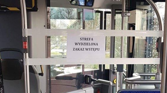 Koronawirus w Polsce. MPK Wrocław reaguje na rekordy zachorowań. Wracają strefy buforowe