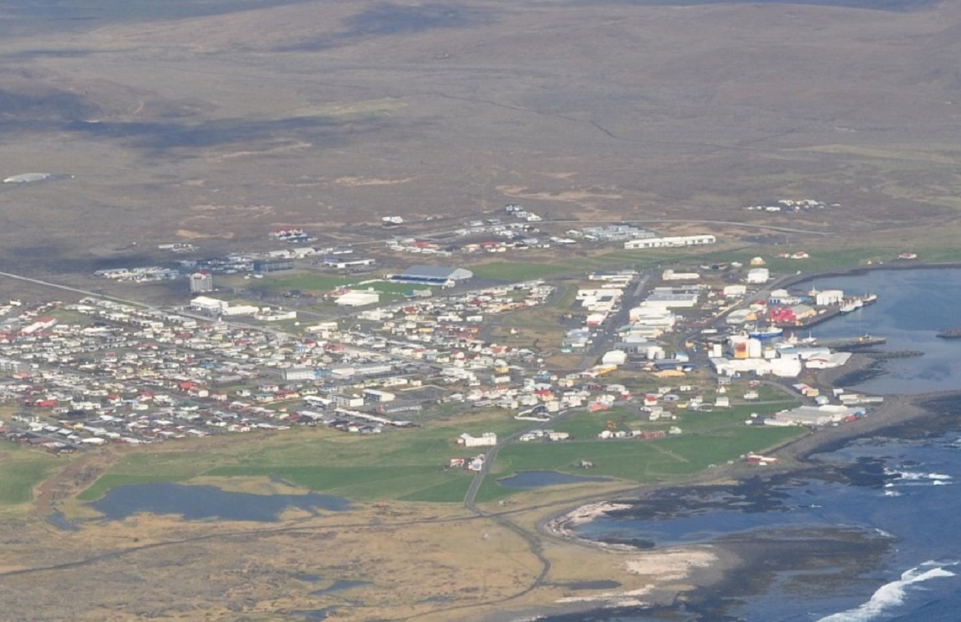 Islandzkim wioskom grozi zagłada? Ziemia jest spękana i niestabilna