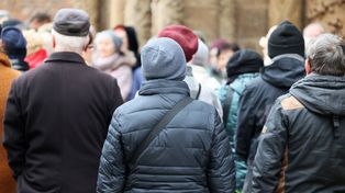 Manifestacja pod gdańską kurią. Wierni przeciw decyzji Episkopatu