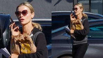Naturalna Joanna Krupa z bajglami pod pachą wisi na telefonie w Los Angeles (ZDJĘCIA)