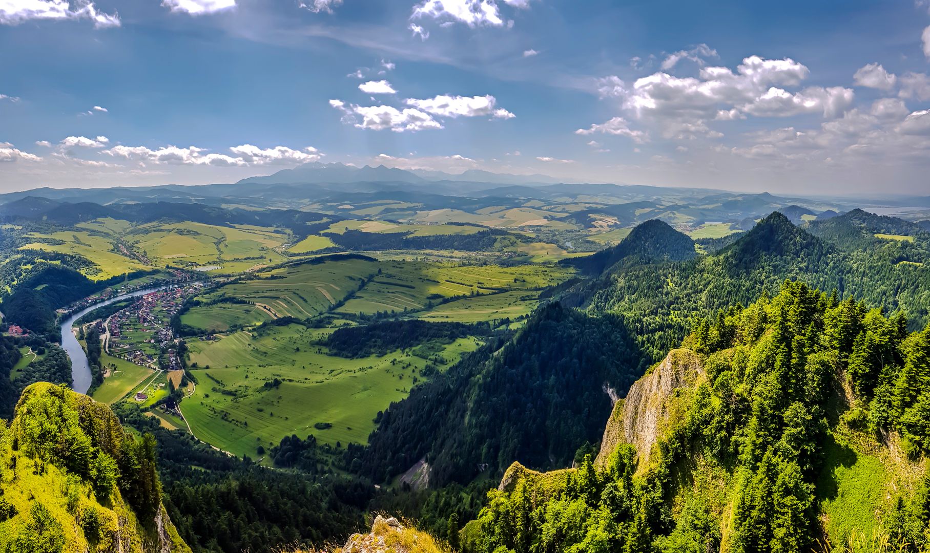 Beskidy; góry; panorama; góry; szczyt; miasto