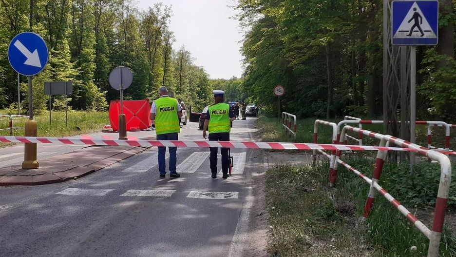 Na przejściu dla pieszych 19-letni kierowca potrącił kobietę przeprowadzającą rower