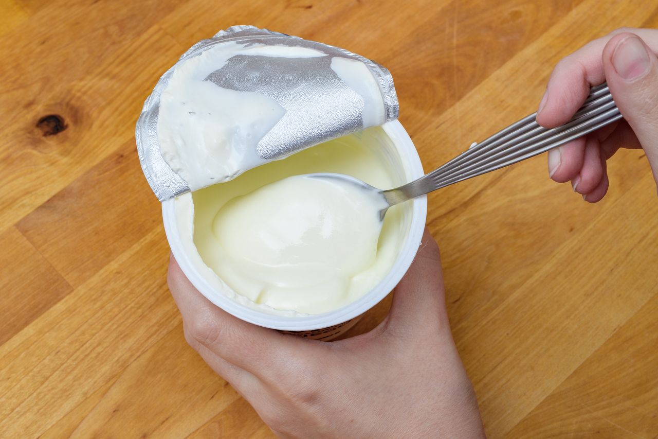 Czym zastąpić śmietanę? Te produkty świetnie sprawdzą się w sosach, zupach i daniach jednogarnkowych