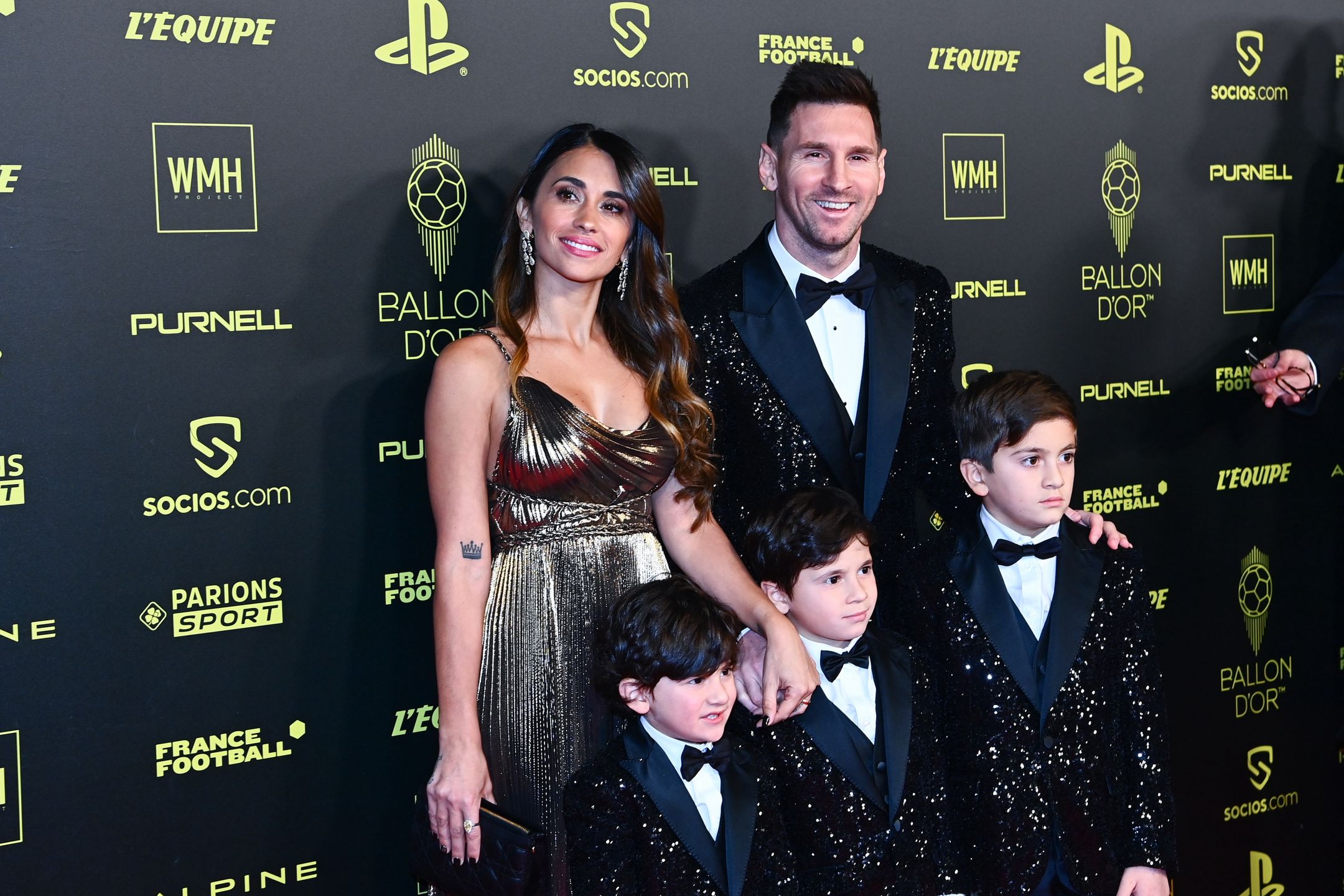 Lionel Messi z rodziną na czerwonym dywanie