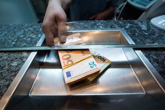 Kursy walut NBP 08.10.2021 piątkowy kurs funta, euro, dolara i franka szwajcarskiego