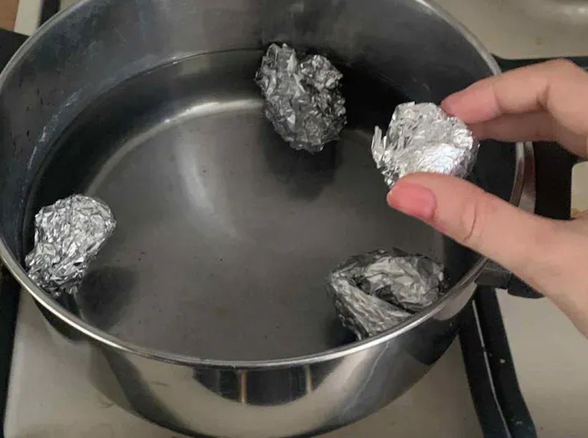 Zagotuj wodę i wrzuć takie kulki. Efekt cię zachwyci