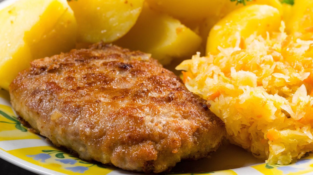 Kotlety po lwowsku są idealne na sobotni obiad