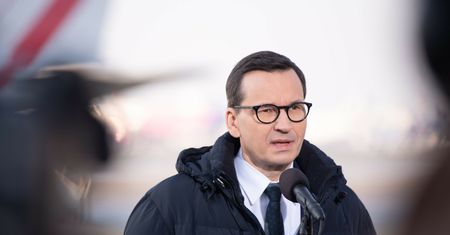 "Kompromitacja opozycji". Morawiecki o decyzji ws. Ukrainy