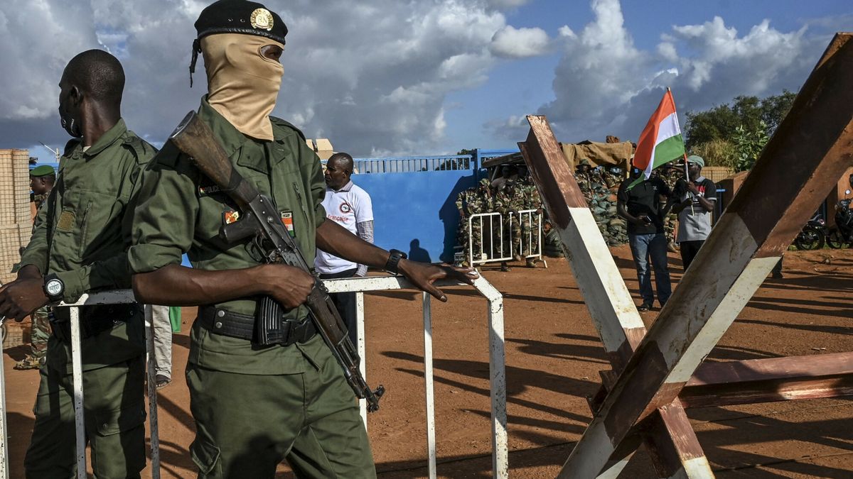 Atak na bazę armii w  Nigrze