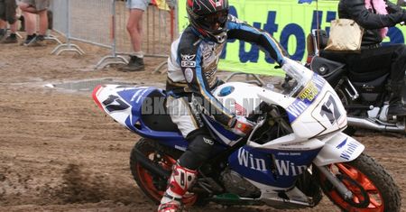 "Plastiki" na torze motocrossowym