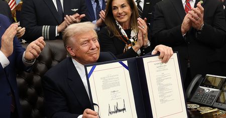 Koniec shutdownu w USA. Paraliż trwał 43 dni