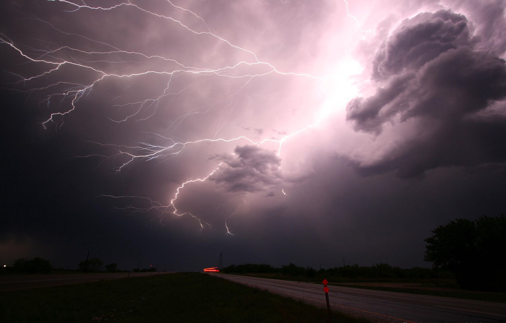 To nie są żarty. Nadciąga potężny armagedon. IMGW alarmuje!