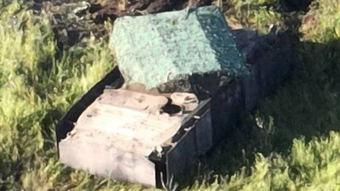 Rosyjski BMP-2 zmodyfikowany przez Rosjan wyglądający niczym śmietnik. 