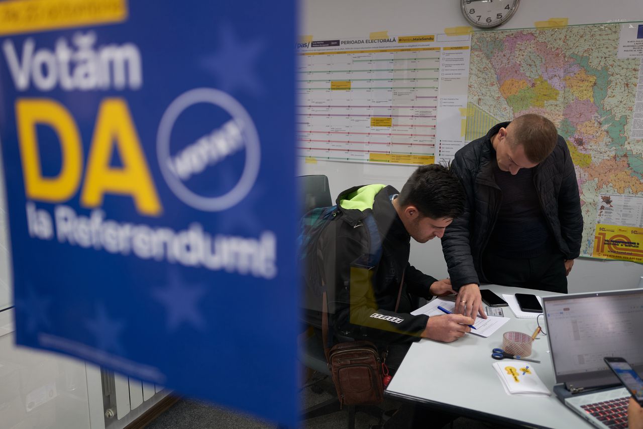 Moldova votes amid Russian influence and EU integration debate