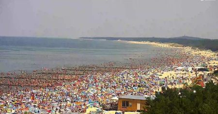 "Chiny? Nie, to Łeba". Tłumy nad polskim morzem