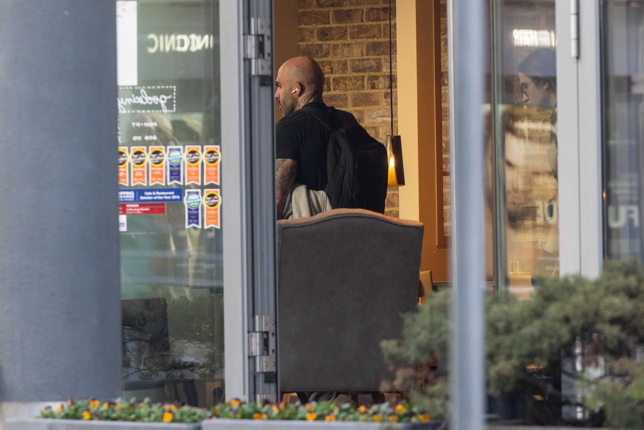 Samotny Akop Szostak na mieście