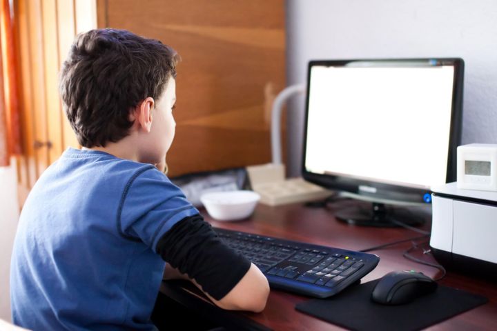 Jak reagować kiedy dziecko nadużywa komputera i telewizji?