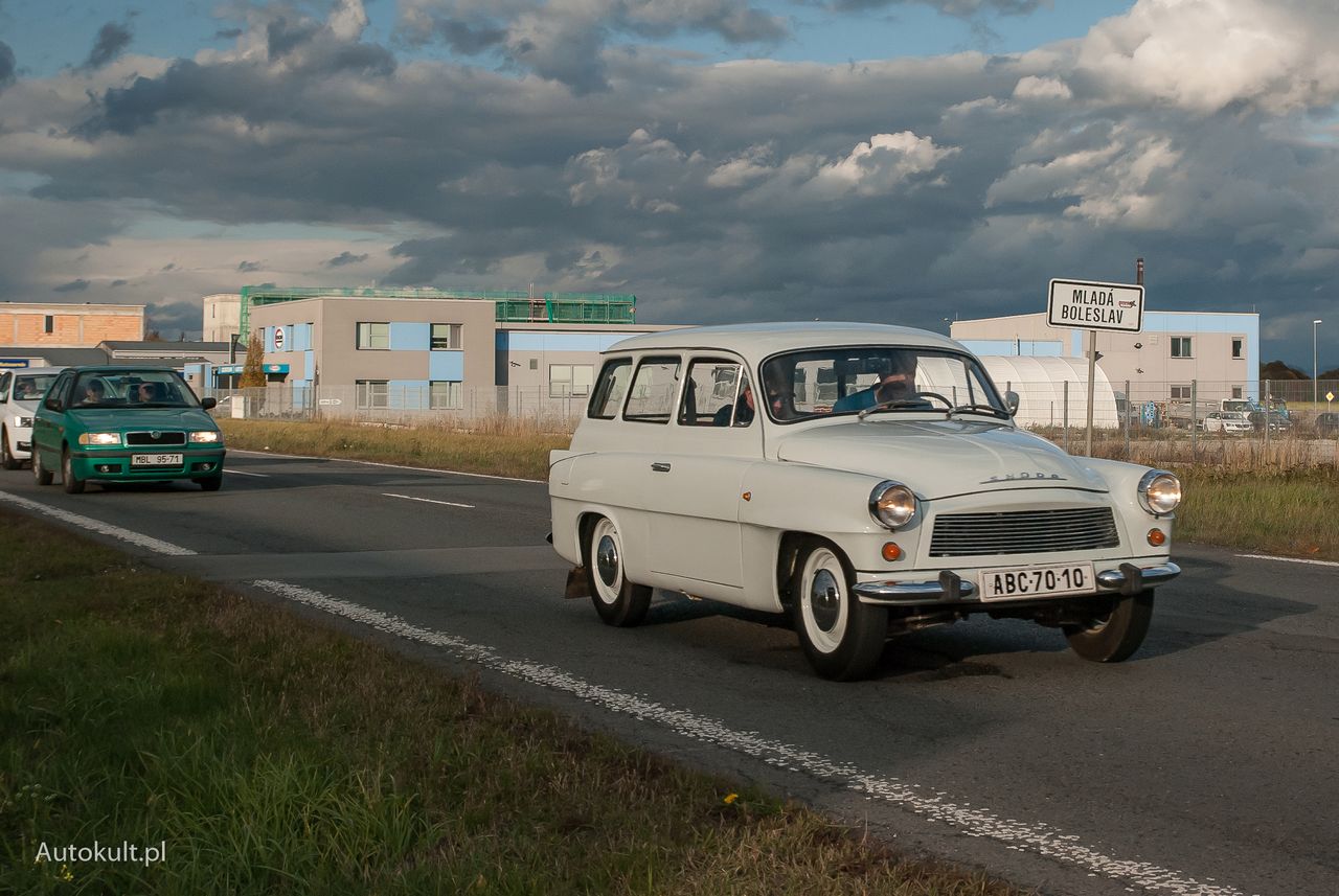 Ile nowa Octavia czerpie z pierwowzoru? Sprawdziłem to, jeżdżąc jej pierwszą generacją