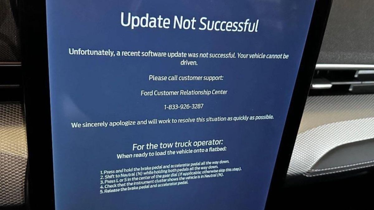 Błąd podczas aktualizacji forda sprawił, że auto całkowicie się zablokowało