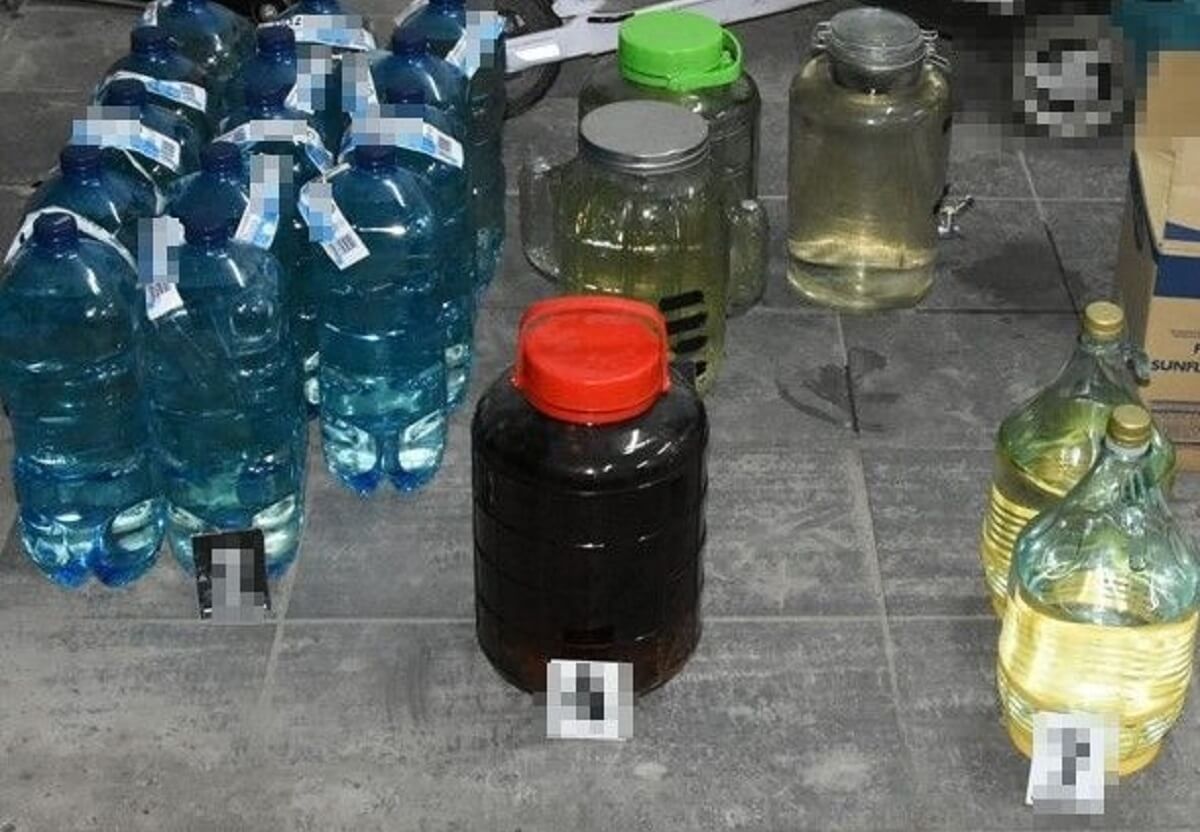 Alkohol w plastikowych pojemnikach