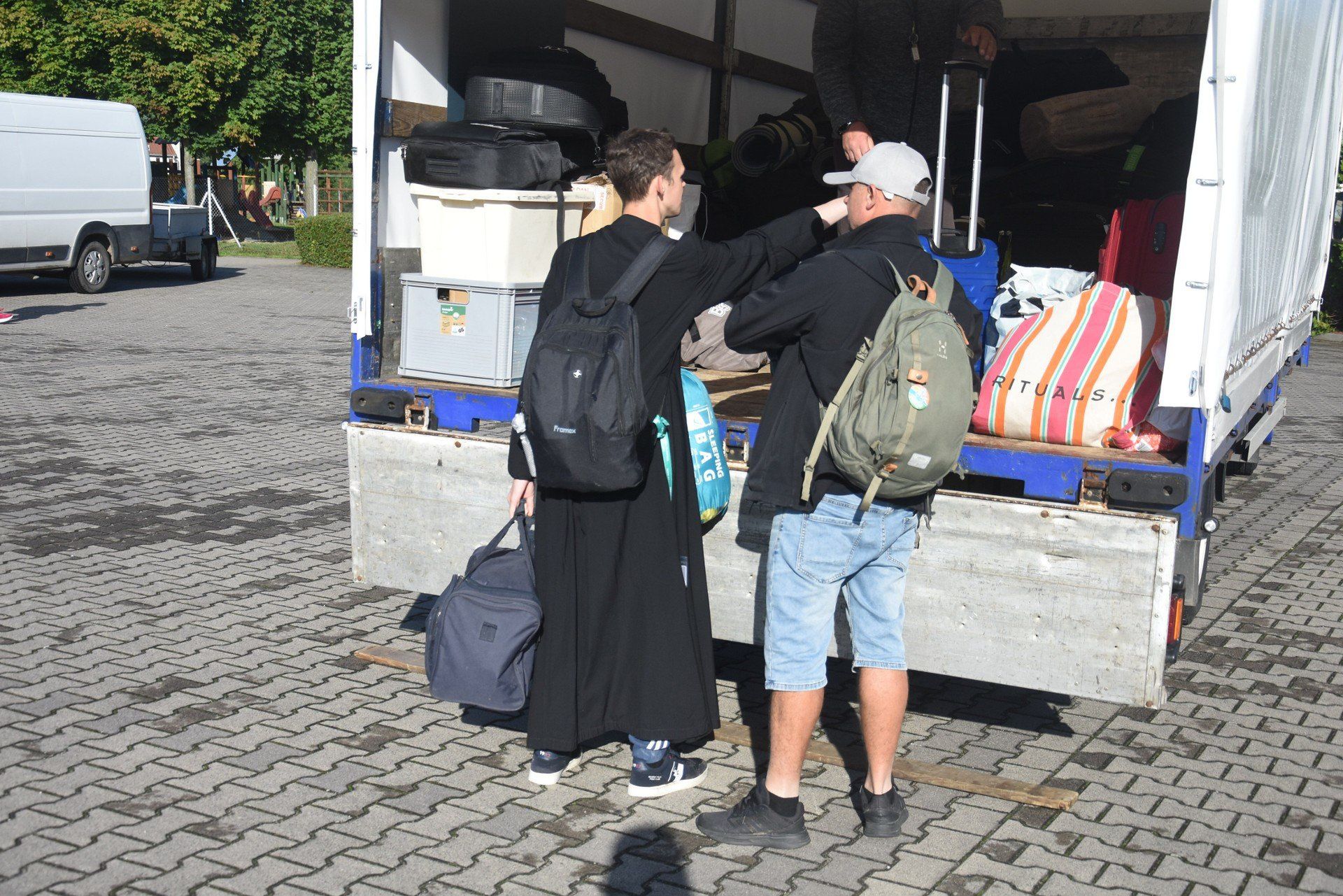 Szczecińska Piesza Pielgrzymka na Jasną Górę wyruszyła ze Śremu w dalszą drogę. Śremianie po raz kolejny gościli pątników [film, zdjęcia]
