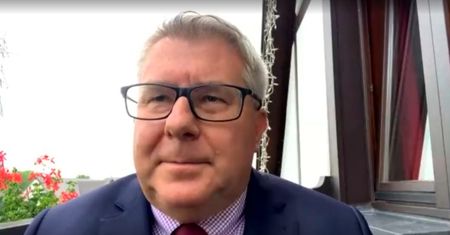 Poseł od Gowina uderzył w Czarneckiego z PiS. Teraz dostał ripostę