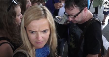 Richardson i Zamachowski rozdają autografy