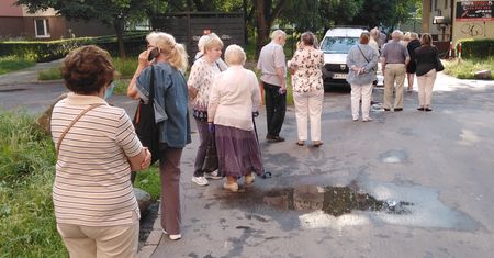 Wybory 2020. Kolejki do lokali wyborczych