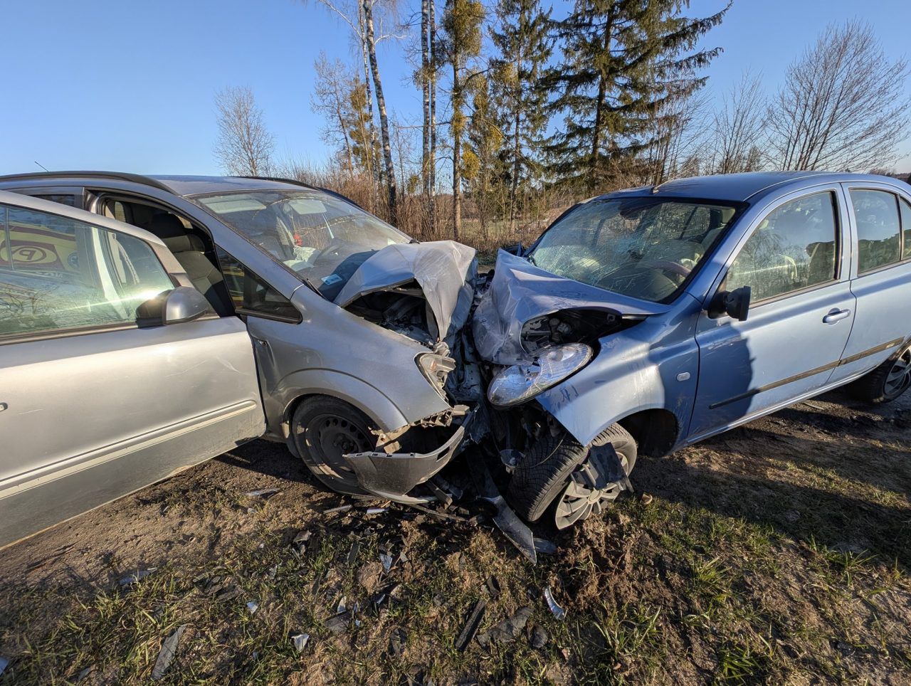 Poważny wypadek w powiecie gołdapskim. Kierująca nissanem zabrana śmigłowcem do szpitala