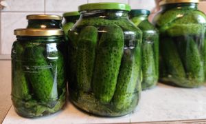 Prosty trik na idealne wekowanie słoików. Wszystkie będą się trzymać