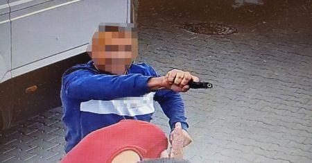 Siekiera i broń poszły w ruch. Akcja jak z filmu na stacji we Wrocławiu