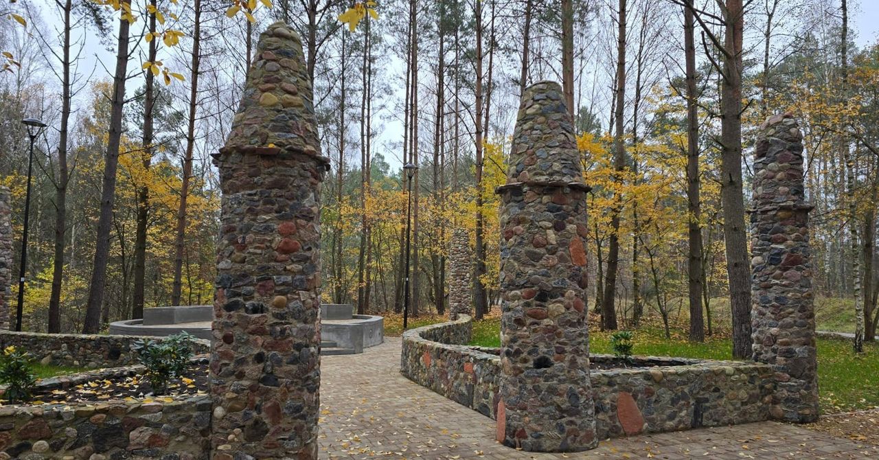 Bory Tucholskie: Tajemniczy ogród wabi turystów, by odkryli jego historię