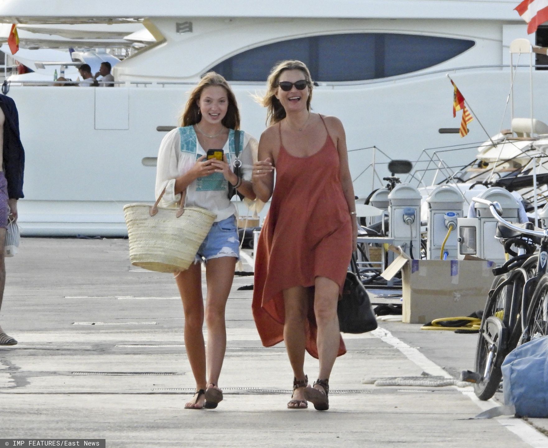 Kate Moss spędza czas z córką na jachcie