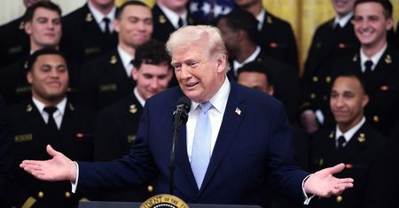 Przełom po groźbach Trumpa. Niespodziewane zamrożenie ataków na Iran