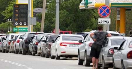 "Pozostaje tylko kupić konia". Rosjanie załamują ręce